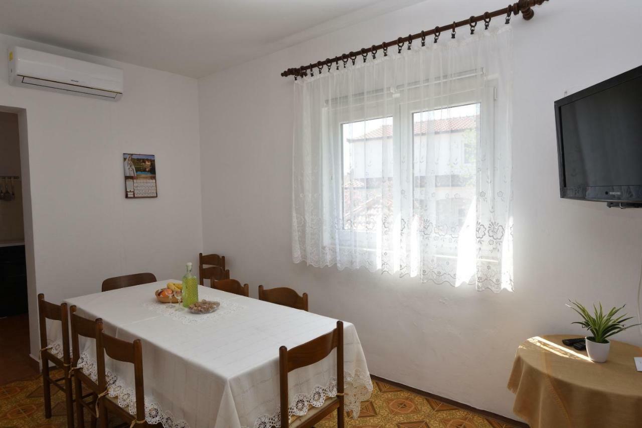 Apartment Maria Primosten Exterior photo